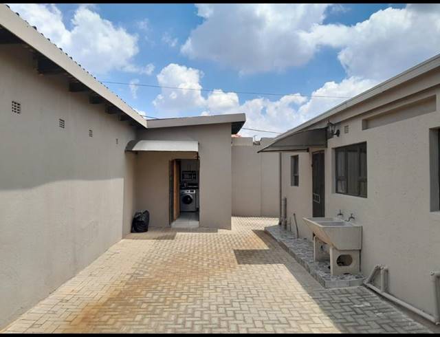 3 BEDROOM HOUSE FOR SALE IN ORLANDO